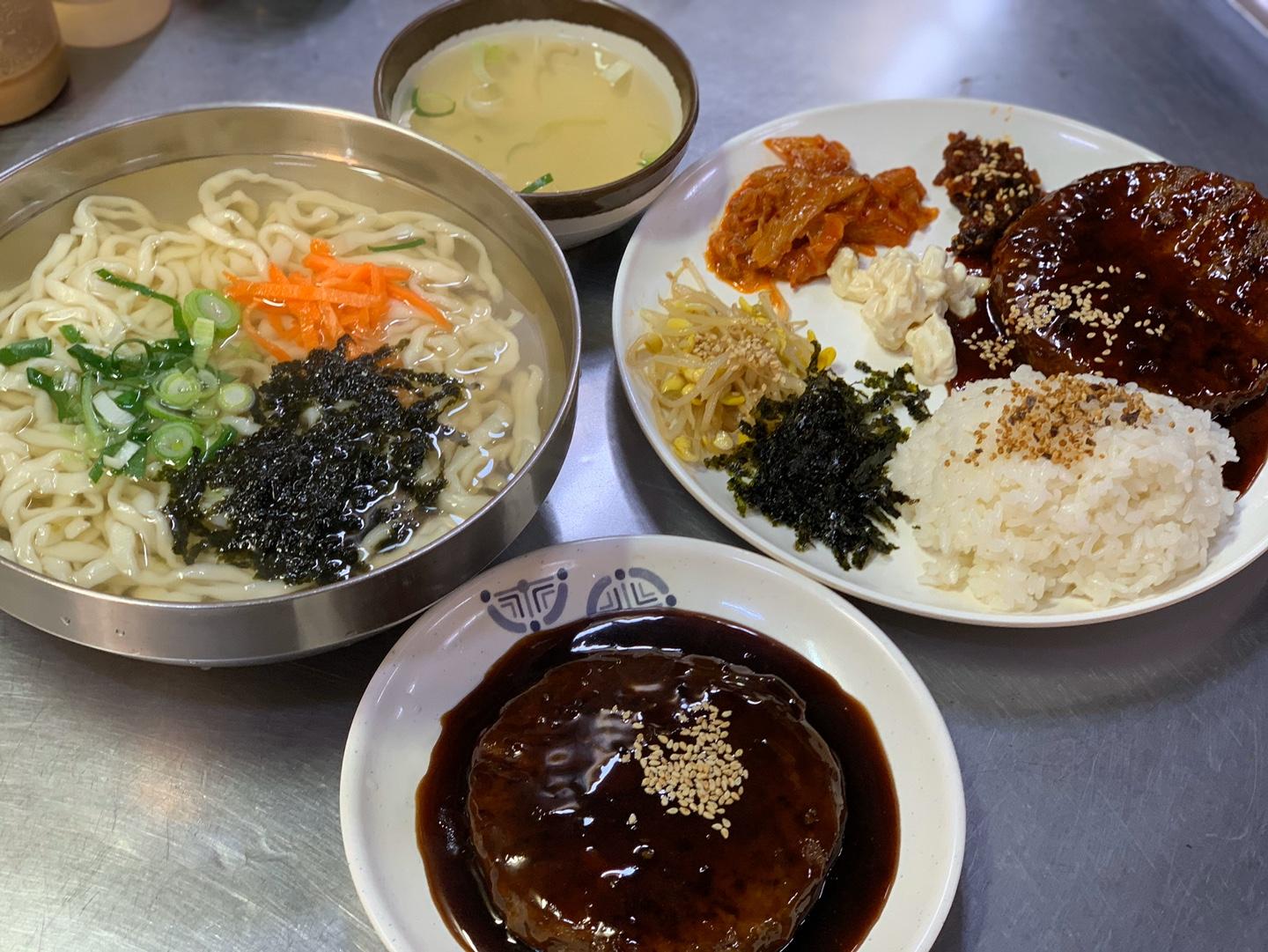 Mat Yang Gab | Mangwon For only ₩6,000 you get noodle soup and hamburger steak
